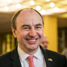 Seimas dėl nepasitikėjimo atleido parlamento kanclerį M. Gelbūdą