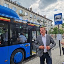 Dėmesys: A. Vaitkus džiaugėsi, kad Klaipėda tapo pirmuoju Lietuvoje miestu, kur viešajame transporte nuo šiol veiks atsiskaitymo bankine kortele galimybė.