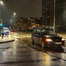 Kaune automobilis partrenkė pėsčiąją: ji dėl galvos traumos išvežta į ligoninę