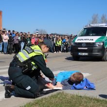 Moksleiviai domėjosi policininkų kasdienybe