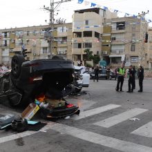 Izraelyje subadyta moteris, išpuolio vietoje apsilankęs ministras sužeistas avarijoje