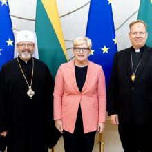 Premjerė su Lietuvos katalikų ir Ukrainos unitų dvasininkais aptarė paramą ukrainiečiams