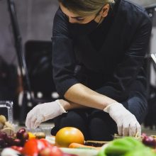 J. Vaitkutės instaliacijoje – atspaudas, kurį paliekame išmesdami maistą 