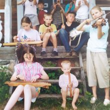 Gyventi su liaudiška muzika – tvirta giminės tradicija