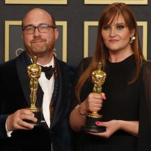„Oskarų“ teikimo ceremonija: geriausias filmas – „CODA“, reginį aptemdė W. Smitho akibrokštas