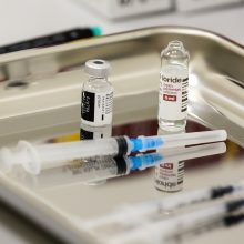 EVA pritaria „Pfizer/BioNTech“ vakcinos pastiprinamosios dozės skyrimui pilnamečiams asmenims