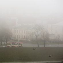 Kai kuriuose šalies rajonuose eismą sunkina rūkas