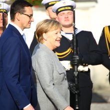 A. Merkel lankosi karo reparacijų reikalaujančioje Lenkijoje