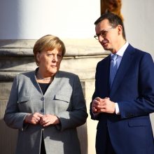 A. Merkel lankosi karo reparacijų reikalaujančioje Lenkijoje