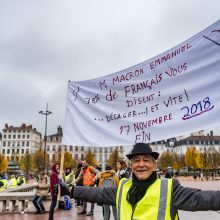 Per protestus Prancūzijoje nukentėjo apie 50 žmonių