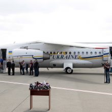 Rusijos ir Ukrainos lėktuvai paleidžiamus kalinius atskraidino į Maskvą ir Kijevą