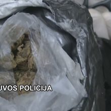 Klaipėdos pareigūnų laimikis: narkotikus rado užkastus prie bėgių
