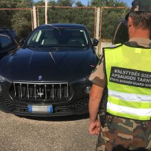 Pasieniečių laimikis – prabangūs, užsienyje vogti „Mercedes-Benz“ ir „Maserati“