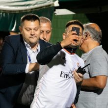 Paaiškėjo, kokio dydžio bauda skirta į aikštę pas C. Ronaldo bėgusiam aistruoliui