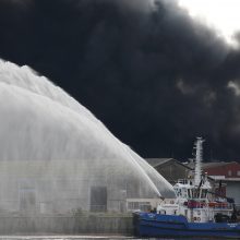 Šiaurės Prancūzijoje chemijos įmonėje siaučiantis gaisras kelia pavojų Senai