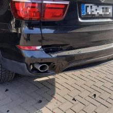 Kaunietė prašo pagalbos: apgadino BMW ir pabėgo iš įvykio vietos