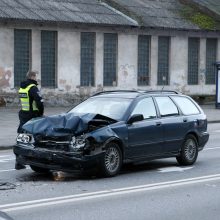 Piko valandą Klaipėdoje – trijų mašinų avarija: miesto centre nusidriekė spūstys