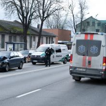 Piko valandą Klaipėdoje – trijų mašinų avarija: miesto centre nusidriekė spūstys