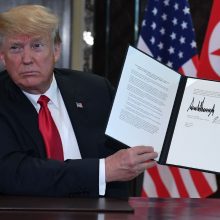 D. Trumpas ir Kim Jong Unas pasirašė svarbų dokumentą: paaiškėjo jo detalės