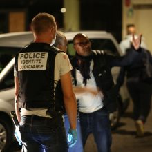 Strypu ir peiliu ginkluoto užpuoliko ataka Paryžiuje: sužeisti septyni žmonės