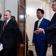 Japonijos ir Rusijos lyderiams nepavyko pasiekti proveržio sprendžiant ginčą dėl salų