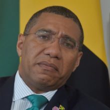 Jamaikos valdančioji partija švenčia triuškinančią pergalę rinkimuose