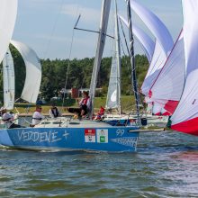 Įspūdingi vaizdai ir įtempta kova: Klaipėdoje startavo 52-oji „Kuršių marių regata“