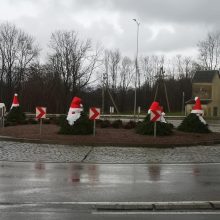 Kretinga šventėms puošiasi rikiuodama nykštukus