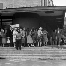 Deficitas: sovietmečiu net bilietų į kiną tekdavo laukti ilgose eilėse.