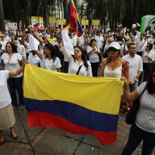 Po išpuolio prieš policijos akademiją Kolumbijoje žygiavo tūkstančiai žmonių