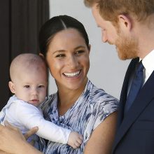 Naujausios princo Harry ir Meghan sūnaus nuotraukos: panašumas į tėvą atima žadą