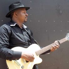 S. Touré – vienas geriausių Afrikos gitaristų.
