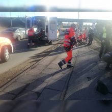 Avarija Liepų gatvėje: motociklas rėžėsi į pėsčiuosius, yra sužeistųjų