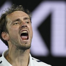 20-ąją pergalę iš eilės pasiekęs D. Medvedevas įskriejo į „Australia Open“ finalą