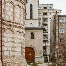 Žiauraus režimo ženklai – bažnyčios ant bėgių