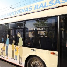 VRK: į miestų gatves išriedėjo rinkimų autobusai