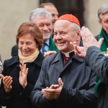 Sambūrio „Gerumo ąžuolas“ susitikimas: katedros šventoriuje pasodino ąžuolą