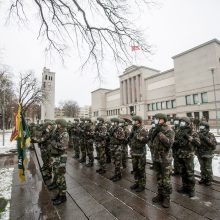 Kaune paminėta Lietuvos kariuomenės diena: gatvėse – karių žygiuotės, dangų skrodė sraigtasparniai