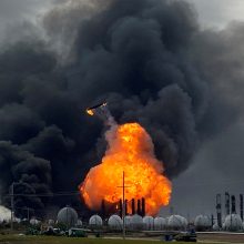 Chemijos gamykloje Teksase nugriaudėjo sprogimas: evakuojama 60 tūkst. žmonių