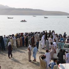 Pakistane apvirtus laivui žuvo mažiausiai 4 žmonės, dar 21 dingo