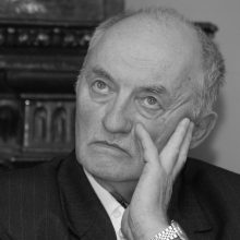 Mirė poetas ir vertėjas A. Dabulskis