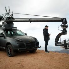 Technika: specialiai parengti „Porsche Cayenne Turbo“ ir „Mercedes-Benz ML63 AMG“ tebetarnauja filmų kūrėjams.