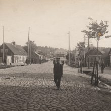Kauno miesto gatvės vaizdas XX a. trečiojo dešimtmečio pradžioje. 