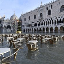 Venecijos gatves ir vėl apsėmė potvynis: sunerimę ir gyventojai, ir turistai