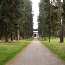 Šiuolaikiškos kapinės – parkuose ir tarp daugiabučių