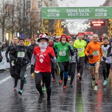 Vilniuje surengtame šventiškame bėgime gera nuotaika dalijosi šimtai pasipuošusių bėgikų