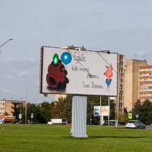 Plakatai sukėlė diskusiją: piršlybos per visą miestą ar apsukri reklama?