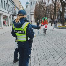 Policija aiškinosi, kaip paspirtukininkai ir dviratininkai laikosi eismo taisyklių