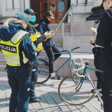 Policija aiškinosi, kaip paspirtukininkai ir dviratininkai laikosi eismo taisyklių
