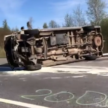 Į avariją prie Rumšiškių pateko nuteistieji: apvirtusio mikroautobuso vairuotas – be teisių